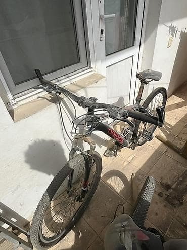 Şəhər və yüngül off-road üçün universal velosiped. Xüsusiyyətlər: - — 1