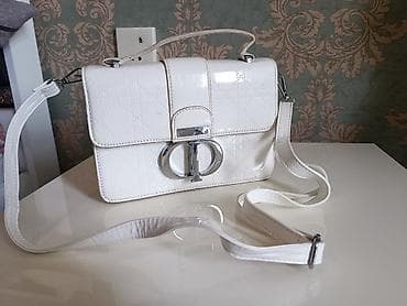 Arxa hissəsində qara ləkə var istehsal xətasıdır. Cəmi 1 dəfə istifadə lalafo.az -da Arxa hissəsində qara ləkə var istehsal xətasıdır. Cəmi 1 dəfə istifadə