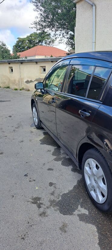faizsiz kreditlə maşın: Nissan Tiida avtomobili hər gün rahat istifadə üçün nəzərdə tutulmuş — 21