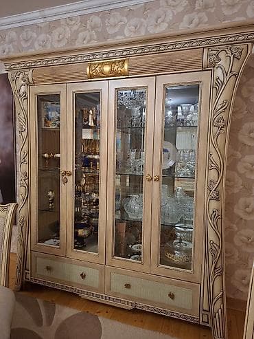 Оборудование для производства: Стеклянная витрина-шкаф — 1