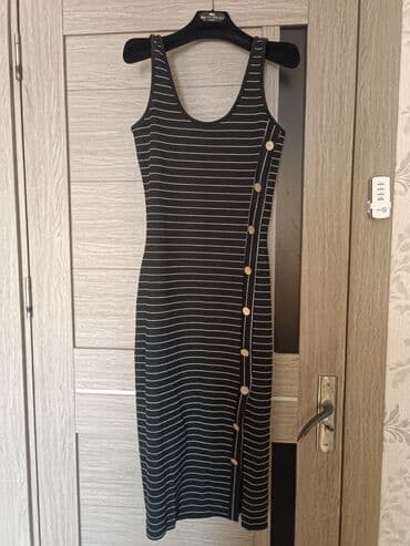 dest geyim: Qadın geyimləri – 2 paltar dəsti 1) Qara şifon paltar: - Rəng: qara - — 2