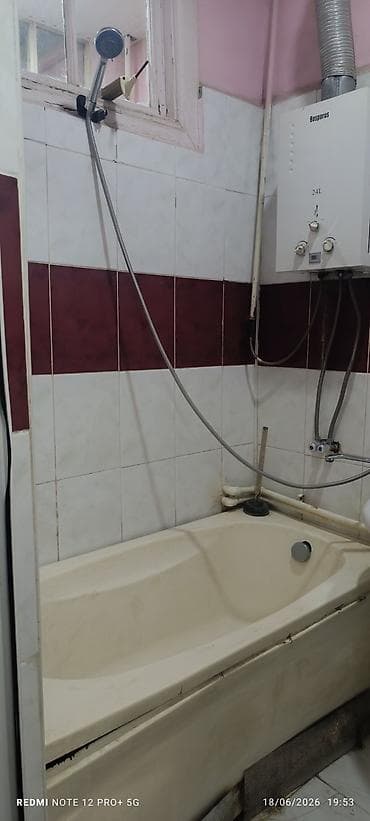 ecemı kıraye evler: Kirayə üçün 3 otaqlı mənzil. Xüsusiyyətlər: - Geniş dəhliz, otaqlara — 6