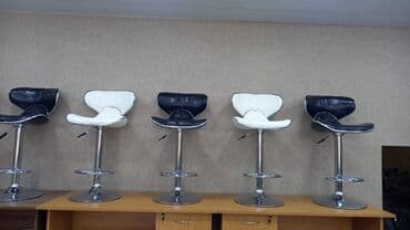 metbex oturacaqlari: Beş ədəd, hündürlüyü tənzimlənən, dəri oturacaqlı bar stulları — 1