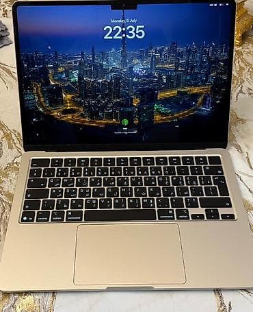 iphone pro max: Apple MacBook (qızılı rəng) Xüsusiyyətlər: - 13.6" Liquid Retina — 1