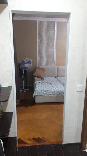 7 ci mikrorayon yeni tikili: 8 noyabr metrosunun yaxin tibb univers yaxin 5 mertebeli binanın 2-ci — 4