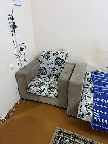 Кресла: Hamısı birlikdə 150 manat. Divan yaxşı deyil, ancaq diyərləri — 3