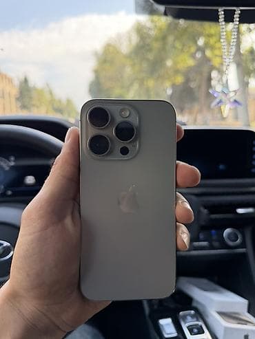 iphone 15 oro: Apple iPhone Pro modeli satılır. Şəkillərdə göründüyü kimi telefon — 1