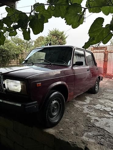 1 9 karobka mexanika: VAZ 2107 sedan - Kuzov: 4 qapılı sedan, tünd qırmızı/bordo rəng. - — 2