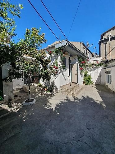 Дома: Satılır: 2 otaqlı həyət evi (şəxsi ev) Plan və sahələr: - Geniş zal — 6