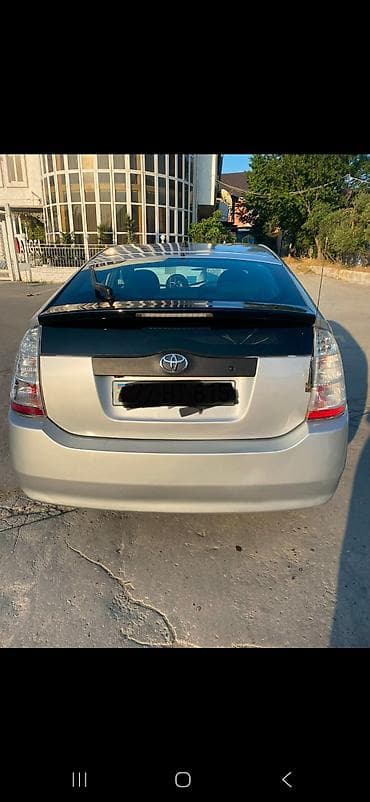 Nəqliyyat: Toyota Prius (ikinci nəsil, liftback) – hibrid Özəlliklər: - Hibrid — 3
