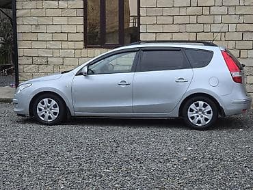 volkswagen golf 4: Hyundai i30: 1.6 l | 2009 il Universal — 2