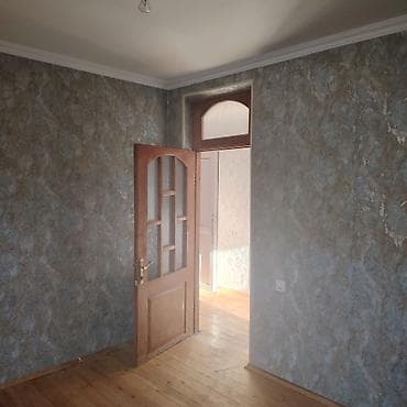 bar: 2 otaqlı həyət evi - Plan: dəhliz, 2 ayrı otaq, mətbəx, sanitar — 9