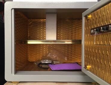 pul yığmaq üçün qab: ⚡️eni 38 ⚡️derinlik 30 ⚡️hündürlük 30 ⚡️seyf iki açar və bir açar — 2