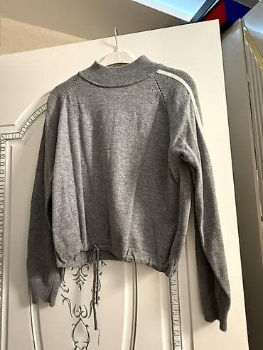 Костюмы: Qadın geyim dəsti – 3 ədəd üst geyimi 1) Boz svitşot - Rəng: tünd boz — 2