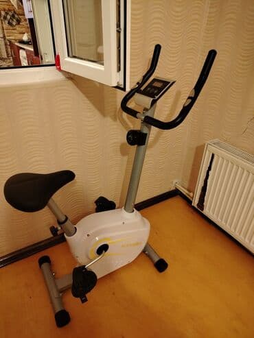 Daxili istifadə üçün nəzərdə tutulmuş bu məşq velosipedi, ev