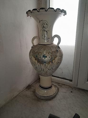 gul puketi: Bir vaza, Keramika — 2