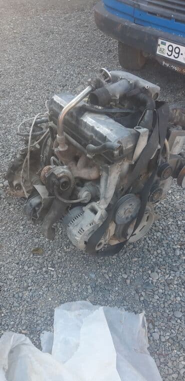 купить чехлы на авто: Müxtəlif avtomobil ehtiyat hissələri. Bu hissələr arasında mühərrik — 6