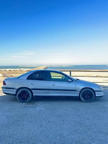 kia optima 2012: Opel Omega: 2 l | 1999 il Sedan — 4