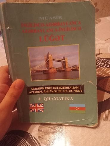 kitab derslik: Müasir İngiliscə–Azərbaycanca və Azərbaycanca–İngiliscə lüğət (+ — 2