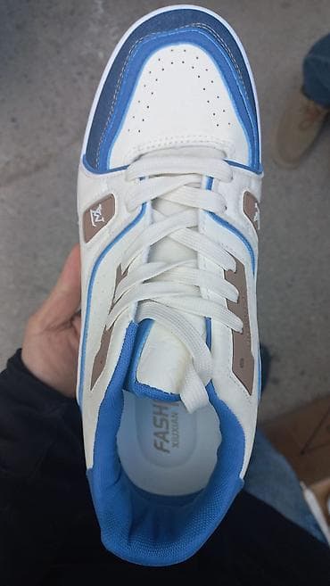 Unisex idman üslublu krossovkalar - Dizayn: Aşağı profilli, bağlamalı