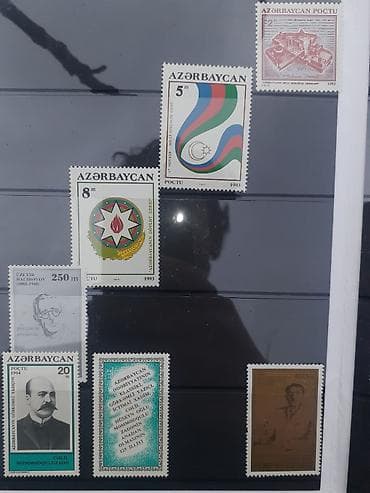 Salam, mən burada atasından qalma poçt markalarını olan və onları