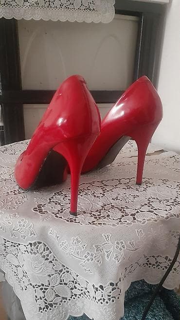 papaq sekilleri: Qırmızı hündürdaban qadın tufliləri - Model: Klassik “pumps” – incə — 2