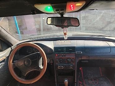 atego mercedes: Mercedes-Benz sedan (C‑sinfi, W202 kuzov) Xüsusiyyətlər: - Kuzov: 4 — 10