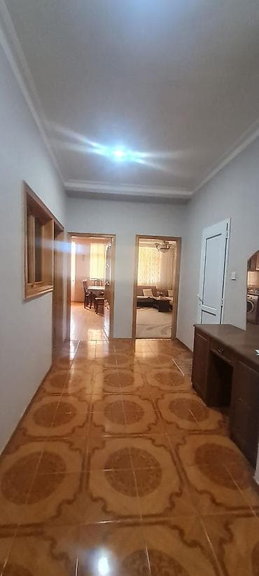 diplomat canta: Bina Baku Mall arxasında yerləṣir. İnşaatçilar metro 5 dəq. piyada — 8