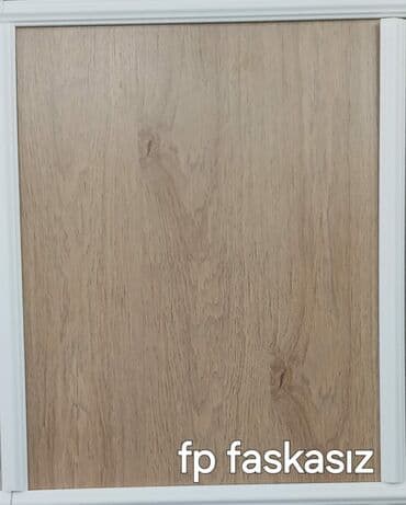 ağ laminat: Açıq rəngdə, ağac təqlidi olan laminat döşəmə paneli. Ev və ya ofis — 2