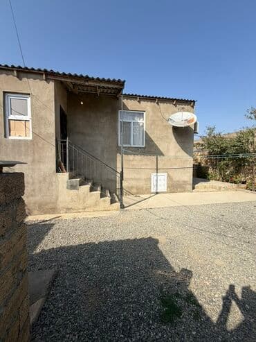 211 nomreli mekteb: 3 otaqlı, 81 kv. m, Orta təmir — 10