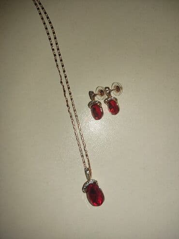 Bəzək dəsti və əlavə aksesuarlar - Qırmızı daşlı kolye və sırğa