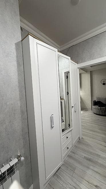 3 qapili dolab: 3 qapılı, Güzgülü, Ağ, Taxta, Açılan, Düz dolab — 10