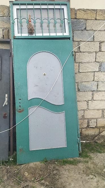 avtoyuma avadanliqlari: Qapilar 60 azn
100 azn
130 azn 
taxta qapi pencere 4edenn150 azn — 4