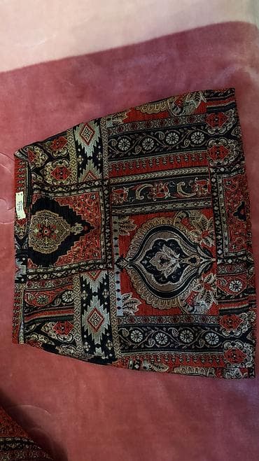 qırmızı kupalnik: Yenidir,100azn alınıb 70-80arası satılır — 6