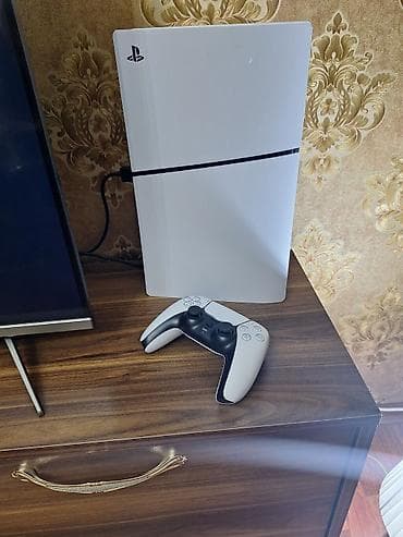 PlayStation 5 oyun konsolu – ağ rəngli korpus və DualSense pultu ilə — 1