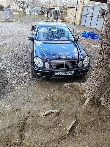 Mercedes-Benz E 200: 1.8 l | 2002 il Sedan