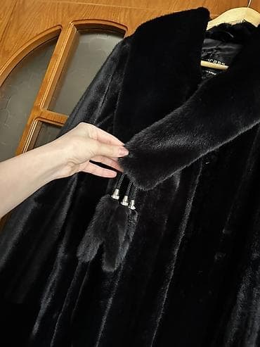 online geyim: Qara rəngdə zərif xəz palto - Model: uzun, klassik kəsim - Material — 2