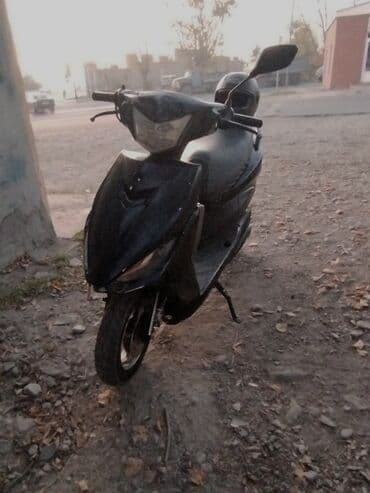 iphone 11 pro max kredit: Qara rəngli şəhər tipli skuter Xüsusiyyətlər: - Şəhər içi rahat sürüş — 1