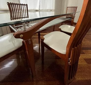 masa 2ci əl: Shusheli stol 6 stul ile
ishlenib,veziyyeti 8/10 — 2