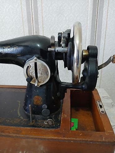 tikis masinlar: Mexanik tikiş maşını – stolüstü, əl çarxlı model - Klassik tökmə — 1