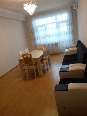 Mənzillə bağlı elan - Parlaq və geniş zal: pəncərə boyunca nazik