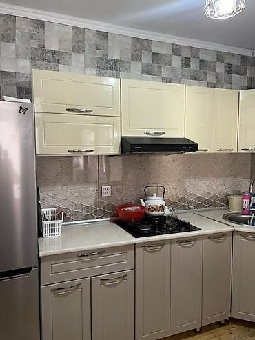 mat kuxna mebelleri: 2.30m*2.60m hündürü isə 2.20m Heç bir qırığı falan yoxdu. Bütün qapı — 3