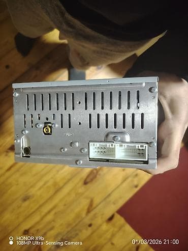 telefo: Maqnitol, AUX, ABŞ — 3