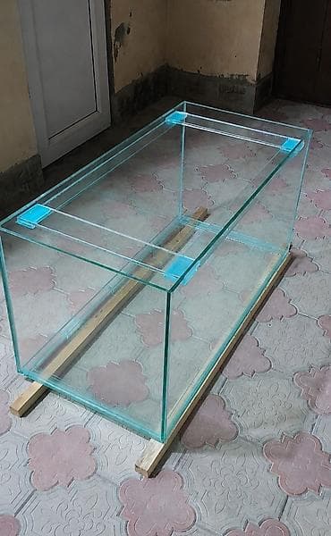 Dördbucaq akvarium, Boş, 250 l, Ödənişli çatdırılma