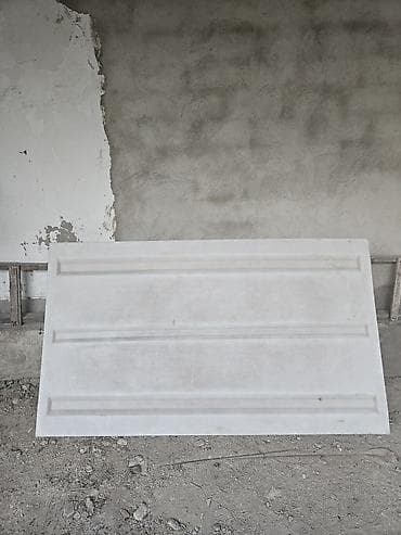 1 tonluq Su çəni satılır. Yeni kimidir Bağlı yerdə qalıb.Və istifadə — 1