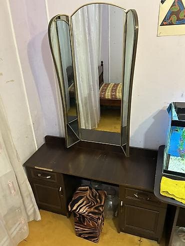 Tualet masası və güzgü dəsti - Material: tünd ağac rəngli