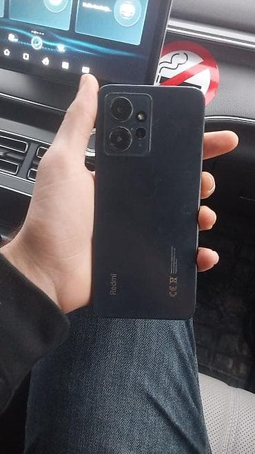 telefon ratsiya: Məhsul: Smartfon Təsvir: - Korpus: nazik, düzbucaqlı forma, qara — 4