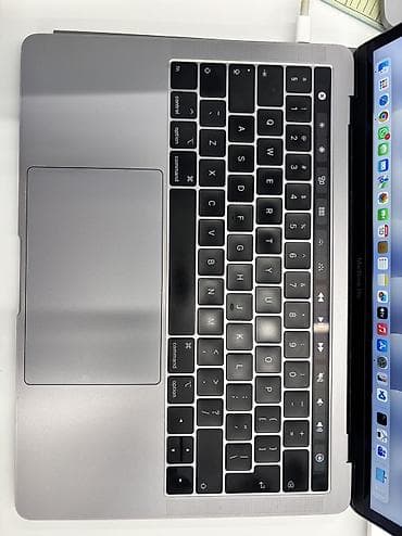 intel core i7: MacBook Pro 2019 A2159 8GB RAM, 256GB SSD. Batareya 240 cycle — 5