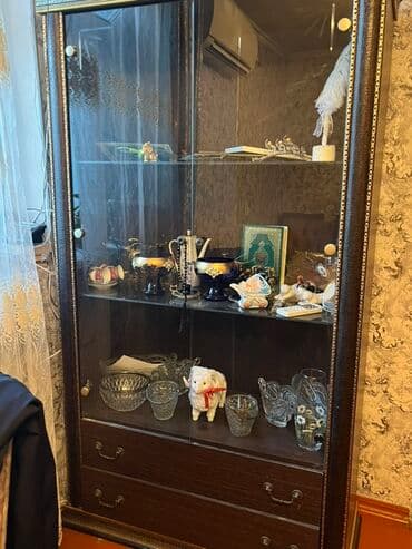 parça dolablar: Şüşəli dolab vitrini — 1