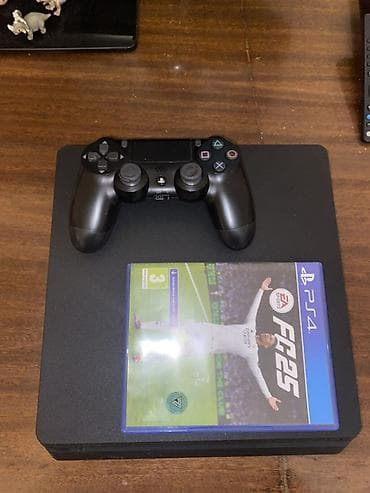 PlayStation 4 Slim oyun konsolu dəsti Salam plombu ustundedi